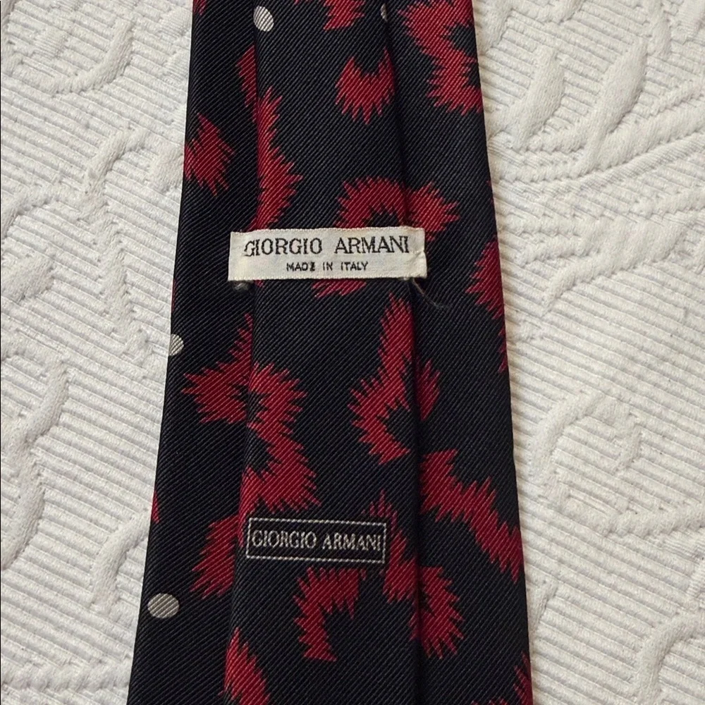 Giorgio Armani Silk/Wool Blend Black and Red Patterned Tie
